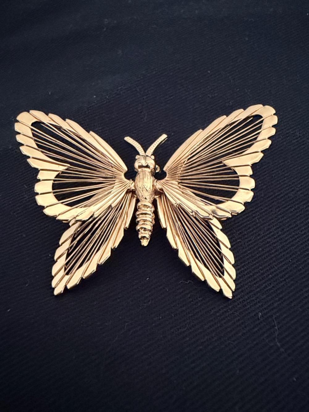 Gold Butterfly Brooch - Delicate Filigree Wings - Picture 2 of 3